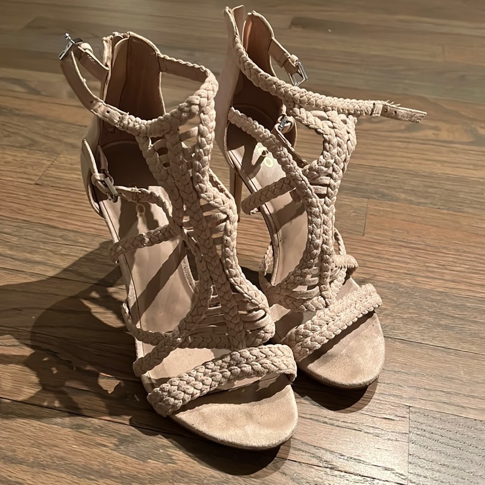 Tan Aldo Heals!